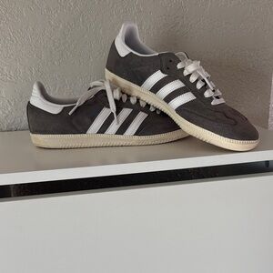 Adidas Classic Gray and White Trainers